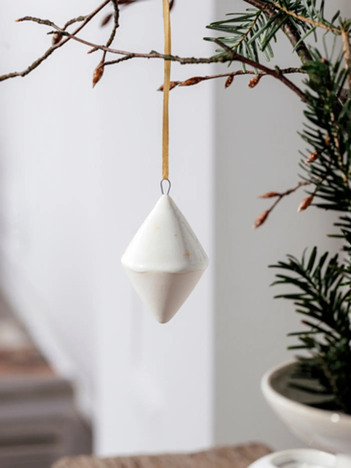LIKE BY VILLEROY & BOCH | Ornament Tropfen WINTER GLOW 5x5x8cm | weiss